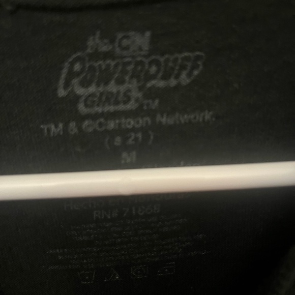 Rue21 Powder Puff Girls Black Graphic Tee Shirt size medium - Picture 3 of 3